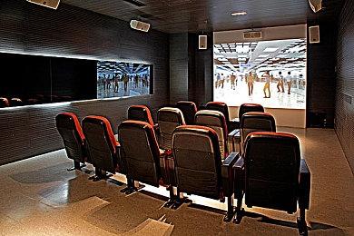 《美妙世界》一角色服装根据野村哲也行头而设计